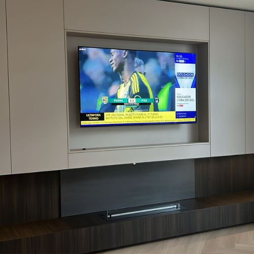 Creëer de Perfecte Sfeer: Een Cinewall met Automatische Brander Inbouwen