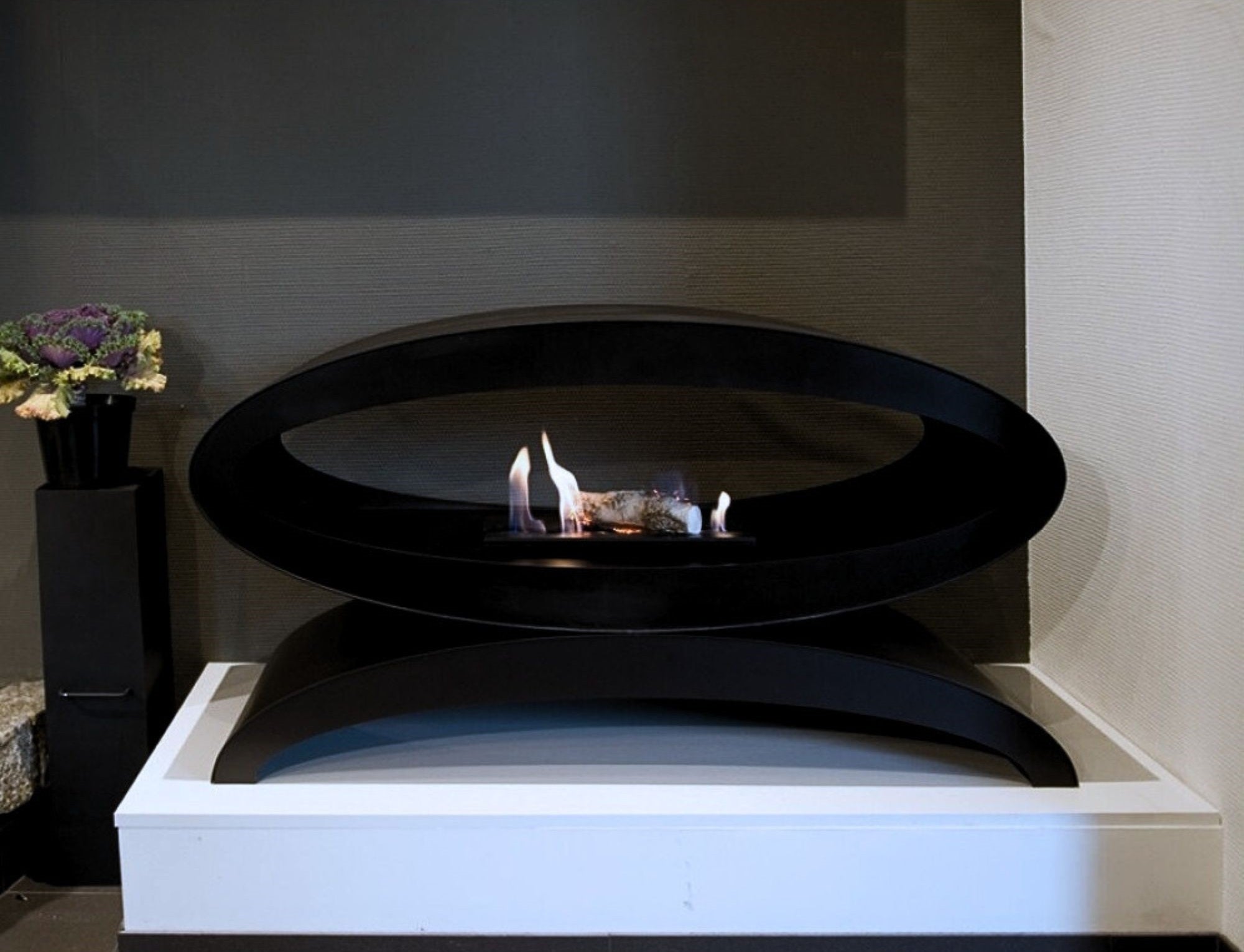 Meru Freestanding Bio Fireplace on the Pedestal