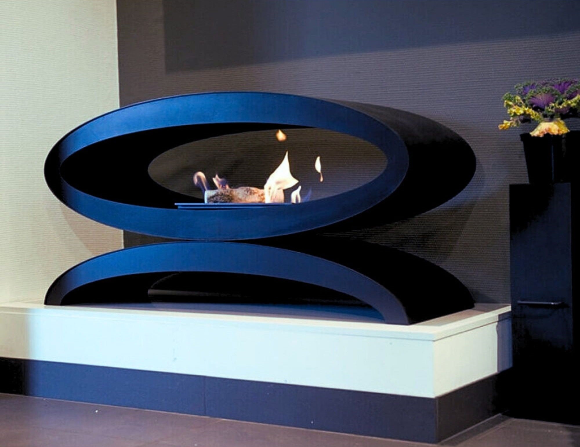 Meru Freestanding Bio Fireplace on the Pedestal